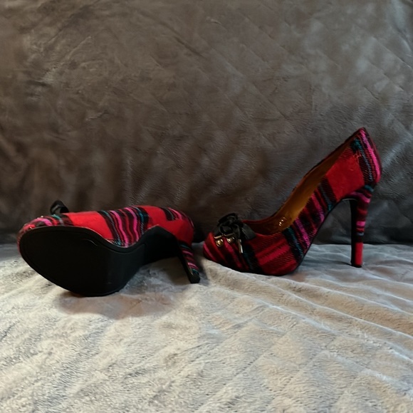 Ed hardy red/pink Size 7 plaid 3” with 1/2” platform heels - Picture 3 of 3